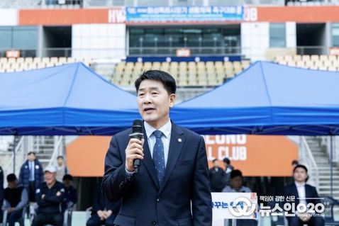 화성특례시의회, '제18회 화성특례시장기 생활체육 축구대회' 참석…"축구는 팀워크의 가치 보여주는 종목… 화합의 장 되길"