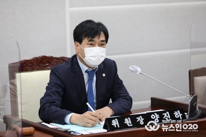2020년 제354회 임시회 기획경제위원회 주요업무 추진실적 보고 청취 모습 (사진=수원시)