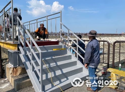 화성시도시형소공인협의회, 제부도 환경개선 봉사 실시