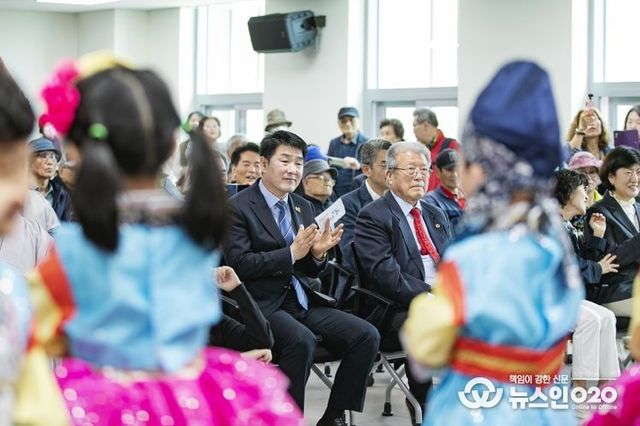 화성특례시의회, 정조효노인복지관 어버이날 기념행사 참석…