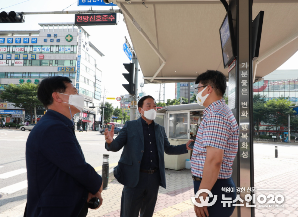 화성시의회 원유민 의장 ‘스마트 그늘막’ 및 ‘그늘목(木) 쉼터’ 현장방문