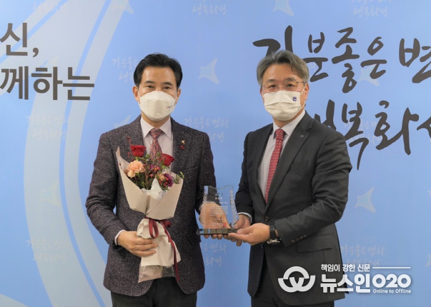 서철모 화성시장(왼쪽)과 이석훈 경기도주식회사 대표이사