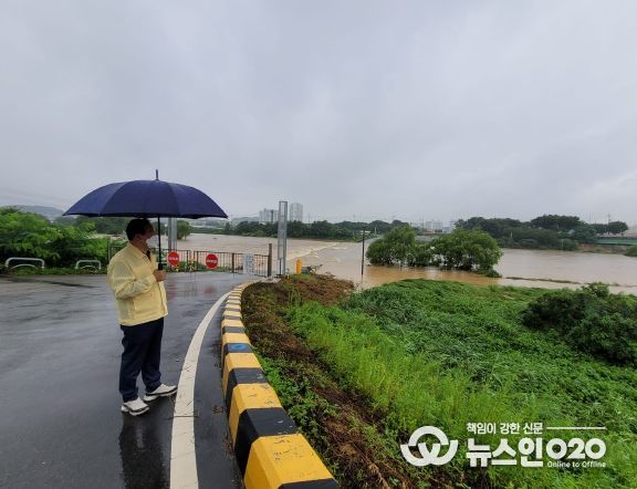 이권재 오산시장 “오산천 호우 피해 복구 총력” 주문