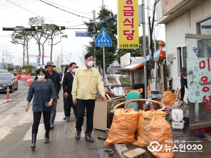 화성시, 빗물 들어찬 자리에 자원봉사 손길