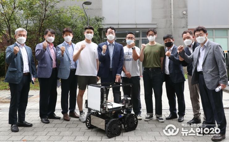 자율주행 배달로봇의 현장 시연