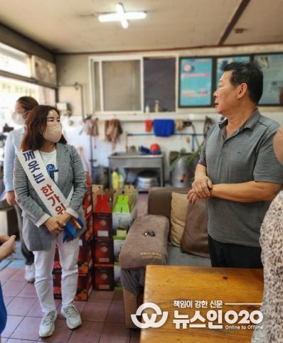 화성시의회 김경희 의장, 추석을 맞아 재래시장 찾아 상인들 격려