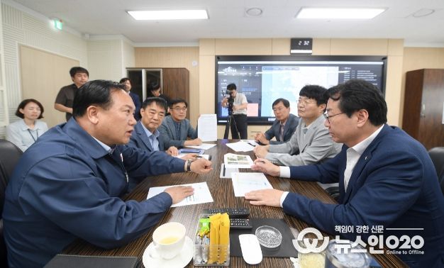 이권재 오산시장, 정명근 화성시장과 오산천 상류 오염수 유출문제 협의