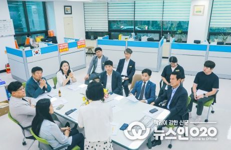 결산중인 화성시의회 기획행정위원회