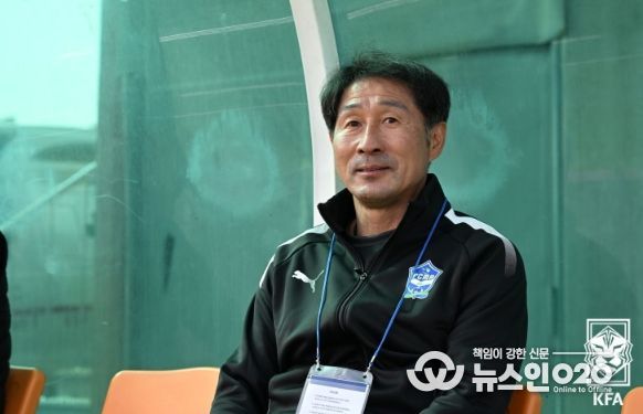 올 시즌을 앞두고 FC목포에 부임한 조덕제 감독은 하위권으로 처졌던 팀을 선두 경쟁하는 팀으로 바꿔놓았다.