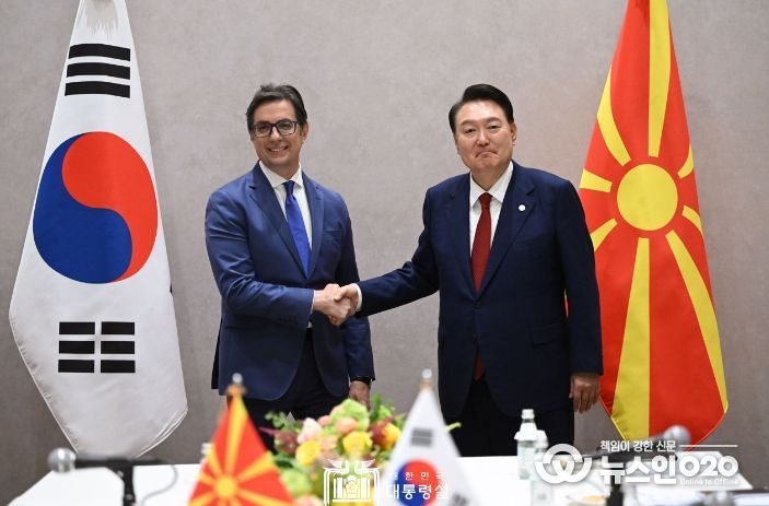 9월 21일 윤석열 대통령은 스테보 펜다로프스키 대통령과 한-북마케도니아 정상회담을 가졌다.