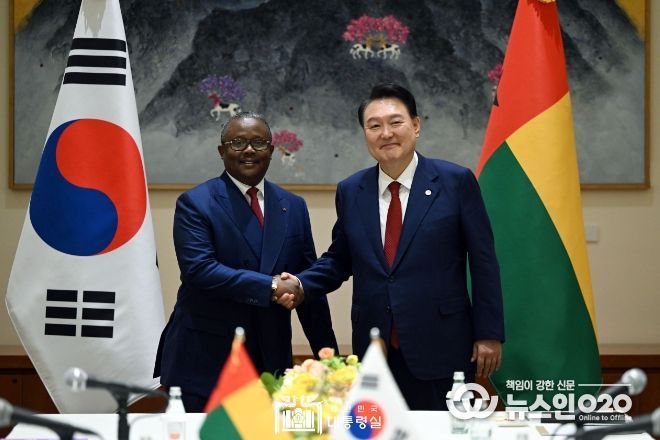 9월 21일 윤석열 대통령은 우마루 시소쿠 엠발로 대통령과 한-기니비사우 정상회담을 가졌다.