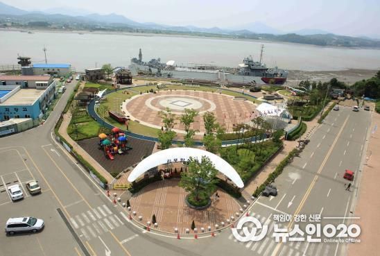 1코스 관광코스_대명항 함상공원