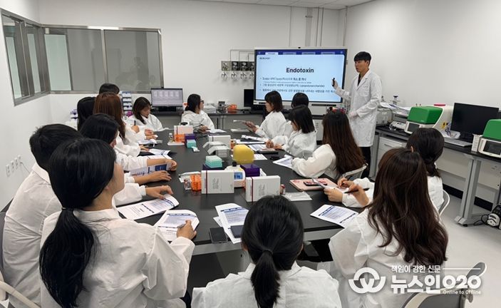 5월 30일 화순군 백신안전기술지원센터에서 전남대 학생들이 ‘제약·바이오 K-VCAST 실습 교육과정’에 참여하고 있는 모습. 전남대 제공