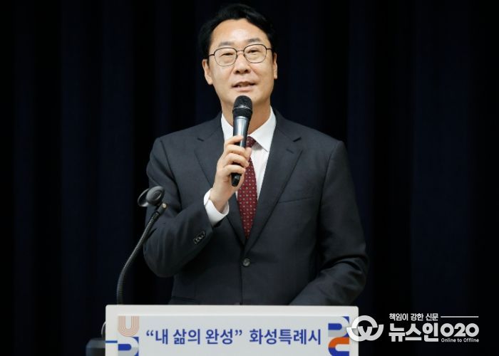 정명근 화성특례시장이 1일 민선8기 3주년 시정브리핑에서 발언하고 있다.