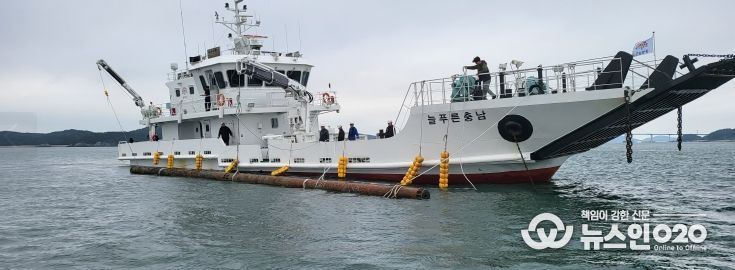 늘푸른충남호 긴급 투입해 보령해경과 합동 작업