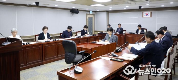 수원특례시의회 기획경제위원회 안건 심사