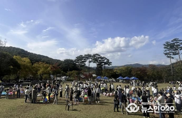 용인특례시는 유아숲 특별 프로그램인 '꼬마마법사의 단풍숲 놀이터' 행사를 개최했다