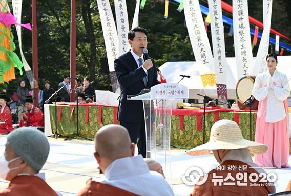 오세훈 서울시장이 25일(토) 은평구 진관사에서 열린 「진관사 국행수륙재」에서 축사를 하고 있다.