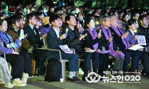 오세훈 서울시장이 25일(토) 저녁 서울광장에서 열린 ‘10.29 이태원 참사 3주기 시민추모대회’에 참석했다.