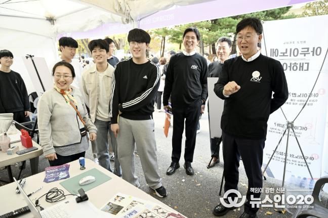 사교육 부담 완화책 '강남인강' 도입… 1만 원에 年 1,500개 강좌 수강