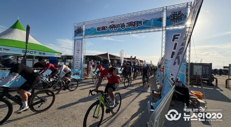 지난 25일 소호요트마리나 일원에서 열린 ‘2025 섬섬여수 그란폰도’가 전국 자전거 동호인 2천여 명이 참여한 가운데 성황리에 마무리됐다.