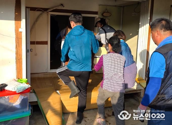 영암군 민·관협력, 쓰레기 더미 속 가정 새단장