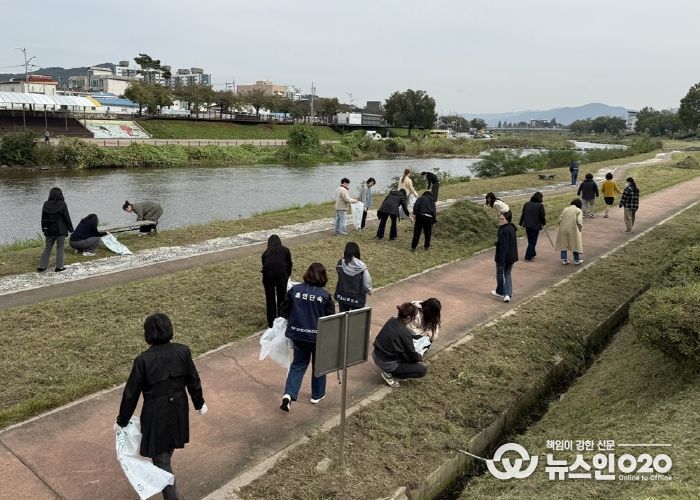 안성시보건소 건강증진과, 안성천변 환경정화로 깨끗한 건강도시 만들기 앞장
