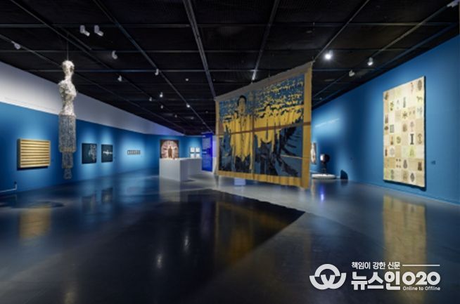 SeMA 옴니버스 '끝없이 갈라지는 세계의 끝에서' 전시 전경