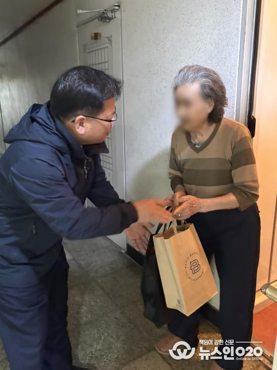 수원시 영통구 영통1동, 지역사회보장협의체 고독사 고위험가구에‘건강 간식’전달 및 안부확인 추진