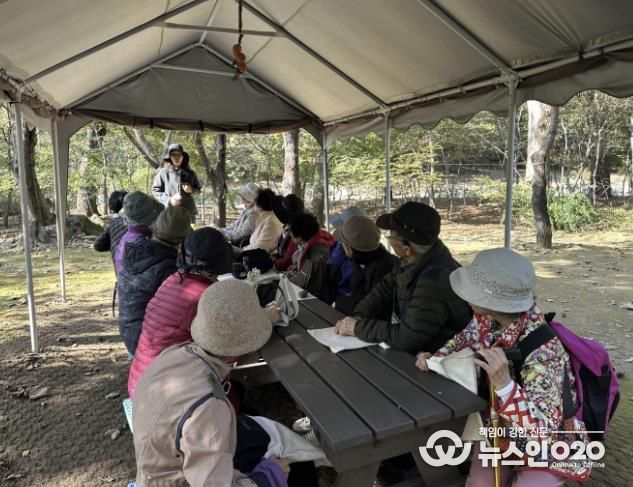과천시 치매안심센터, 어르신 대상 '산림치유 프로그램' 운영
