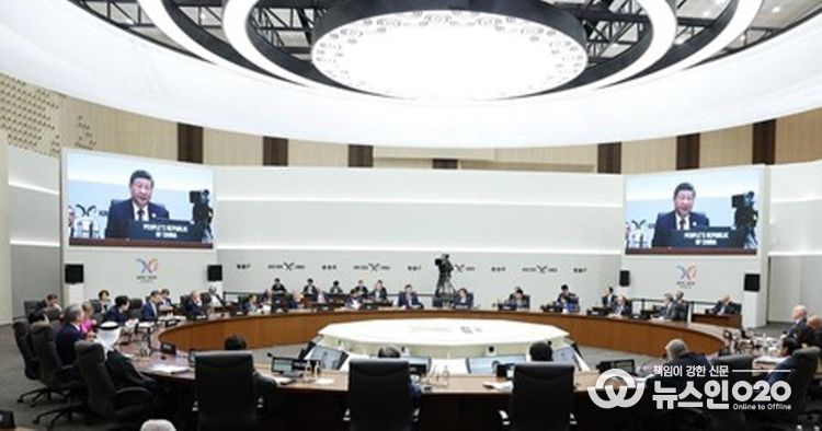 31일 오전 '제32차 APEC 경제체 지도자회의' 제1세션에서 연설 중인 시 주석. (사진/신화통신)