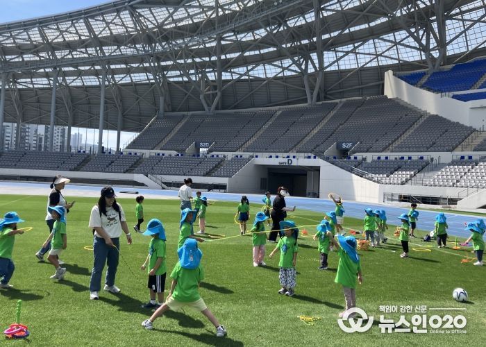 용인미르스타디움, 영·유아 대상 천연잔디 무료체험 성료