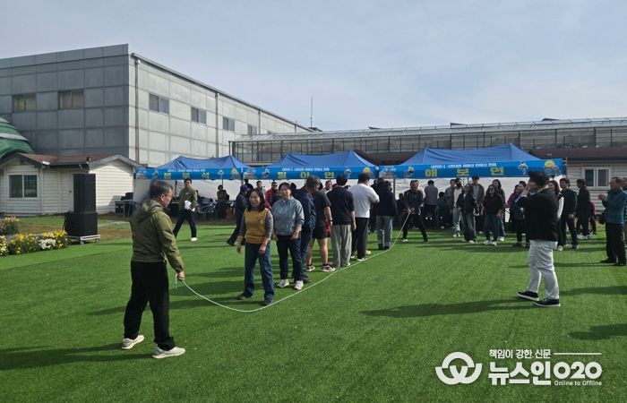 10월 30일 함평엑스포공원 ‘국향대전’ 군민 끼자랑 한마당 잔치에서 군민들이 행사를 즐기는 모습