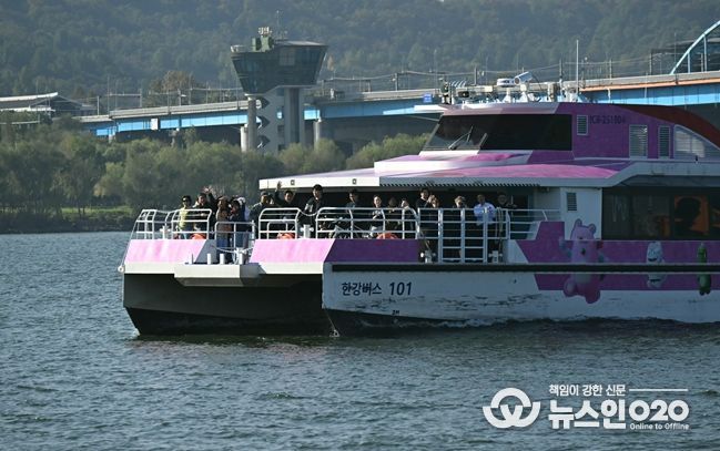 한강버스 운항 재개 첫 날