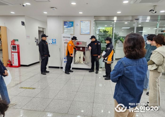 광명시 광명5동 행정복지센터는 4일 광남119안전센터와 함께 공공기관 합동 소방훈련을 실시했다.