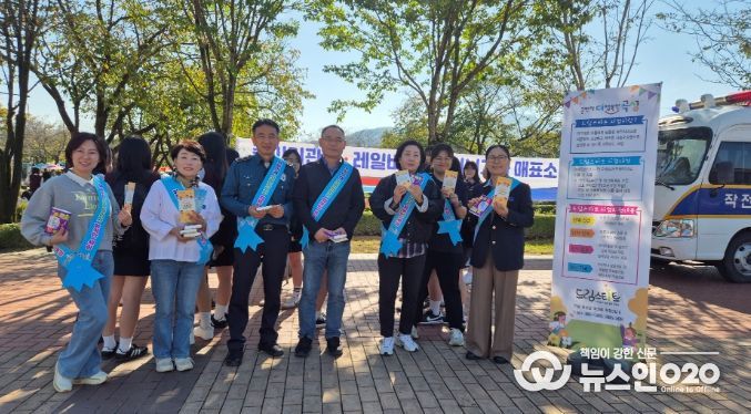 곡성군 심청어린이대축제에 방문하여 드림스타트 사업을 홍보하고 있는 곡성군 및 유관기관 관계자들