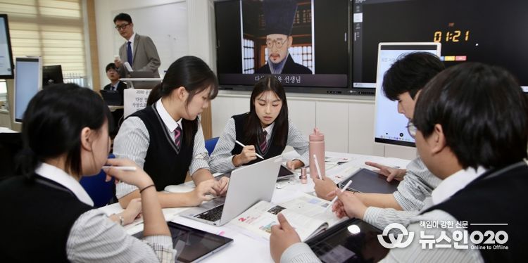 6일 예당고등학교에서 ‘다산 정약용의 사상으로 알아보는 지방자치제도’를 주제로 한 중등 2030교실 수업이 이뤄지고 있다.