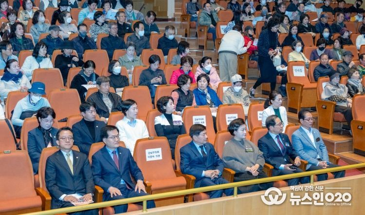 설명)‘2025년 제1차 통장 직무교육’에 참여한 강남구의회 의원들