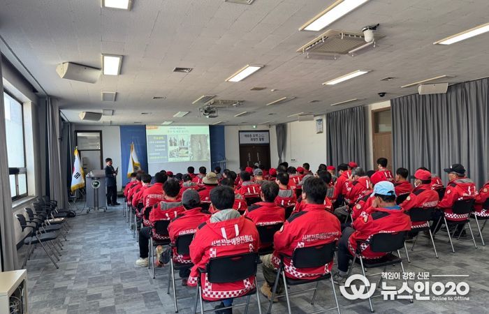 6일,7일 함평군청 대회의실 산불진화대 이론 및 공설운동장 실습 교육 진행하는 모습