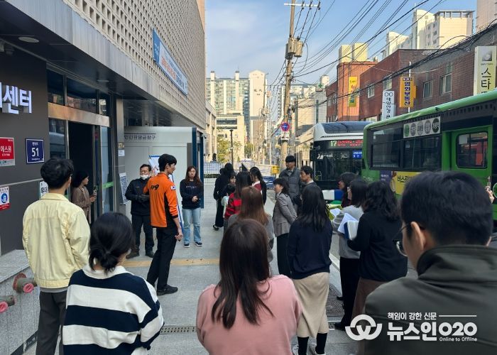 광명시 광명1동 생활문화복합센터는 지난 7일 광북119안전센터와 함께 화재 발생 시 신속한 대응 능력을 강화하기 위한 공공기관 합동 소방대피훈련을 실시했다.