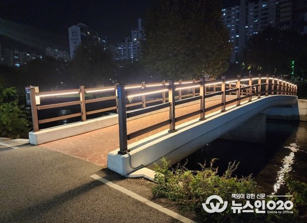 용인특례시 수지구 죽전1동은 목교 제4·6인도교에 LED 경관조명을 설치했다.