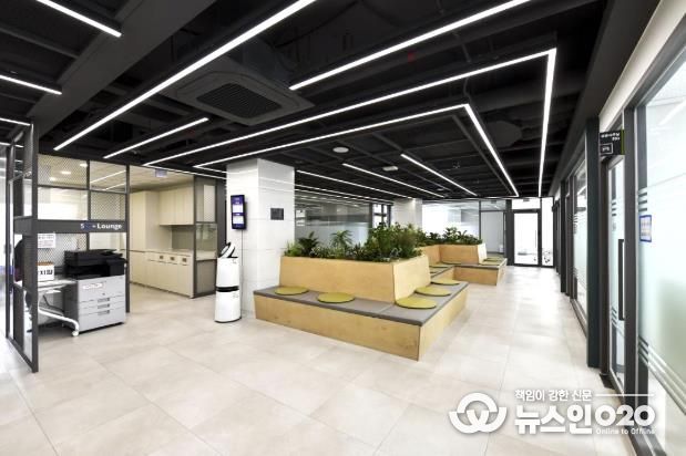 강동50플러스센터 공유사무실 내부 전경