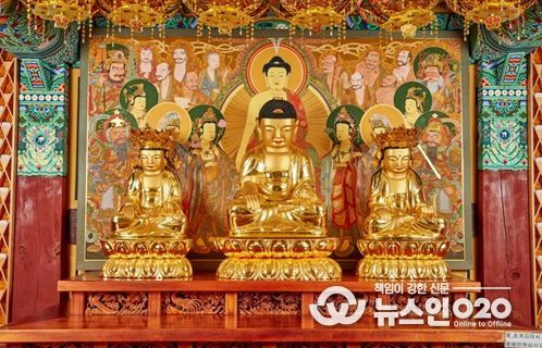 삼척 신흥사 석조석가여래삼존좌상