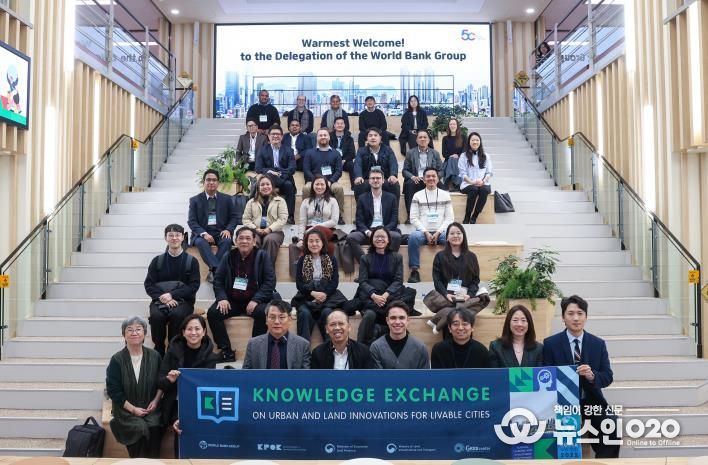 구청에서 단체 기념사진