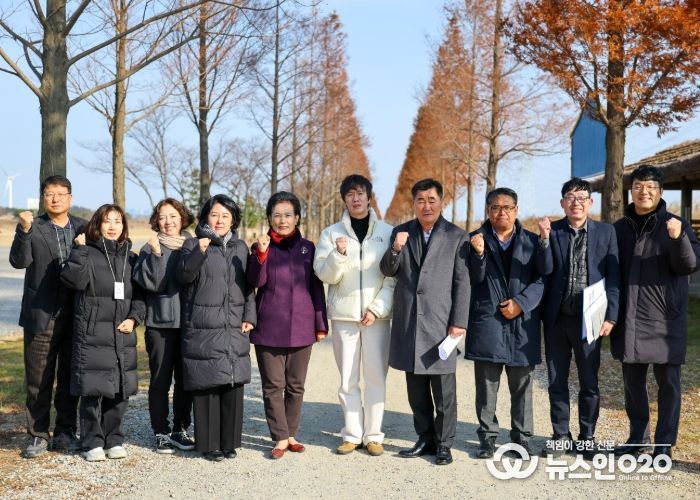 안산시의회 문화복지위원회가 지난 2일 대부바다향기테마파크를 방문해 현장활동을 벌이고 있는 모습.