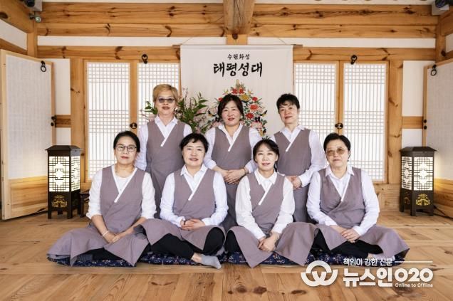 혜경궁 궁중다과 체험을 운영하는 수라지기