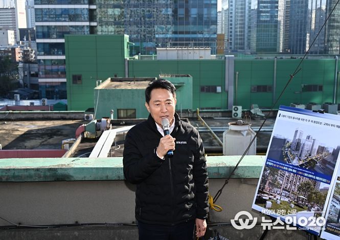 오세훈 서울시장이 11일 금천구 G밸리 국가산업단지 내 특별계획구역 민간개발부지인 교학사 부지에서 G밸리 가로숲·띠녹지 조성 계획을 설명하고 있다.