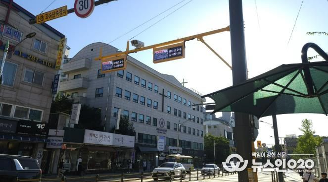 기흥구는 어린이보호구역 내에 ‘정지선 위반 알리미’와 ‘우회전 감응 시스템’을 도입했다