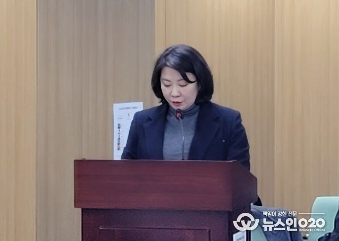 이은림 의원(도봉4·국민의힘)이 제333회 정례회 제7차 도시안전건설위원회에서 '상도교 동부간선도로 성수 방면 진입로 설치 요청에 관한 청원'에 대해 제안설명을 하고 있다.