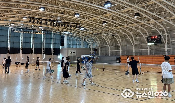 2025년 8월, 서울런 진로캠퍼스(명지전문대) 프로그램으로 대학 교수진 지도하에 스포츠지도사 진로 체험을 진행하고 있다.